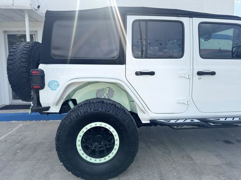 Used 2018 Jeep Wrangler Unlimited Rubicon AWD/4WD image 31
