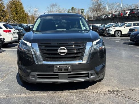 Used 2024 Nissan Pathfinder SV image 3