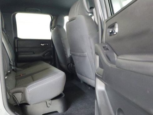 Used 2023 Nissan Frontier SV w/ Midnight Edition Package image 11