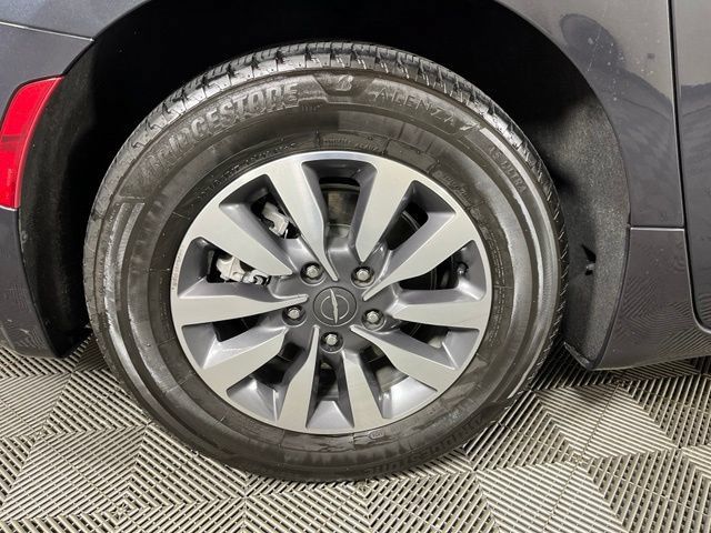 Used 2021 Chrysler Pacifica Limited FWD image 12