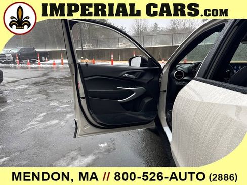 New 2026 Chevrolet Trax RS w/ Sunroof Package image 19