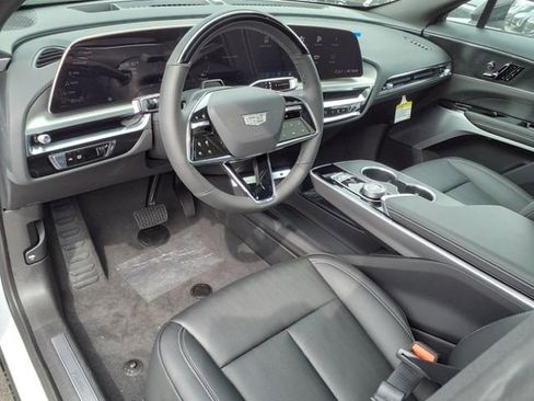 New 2025 Cadillac Lyriq Luxury image 3