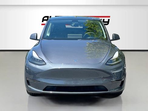 Used 2023 Tesla Model Y Long Range AWD/4WD image 2