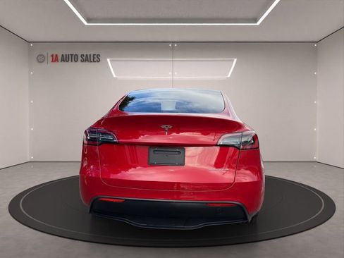 Used 2022 Tesla Model Y Long Range image 4
