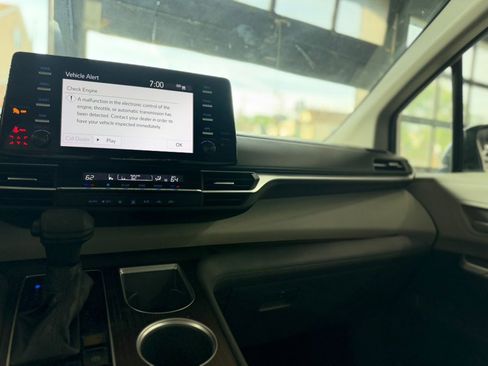Used 2021 Toyota Sienna LE FWD image 22