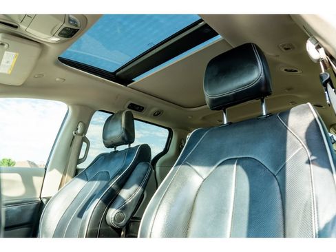 Used 2022 Chrysler Pacifica Limited FWD image 13