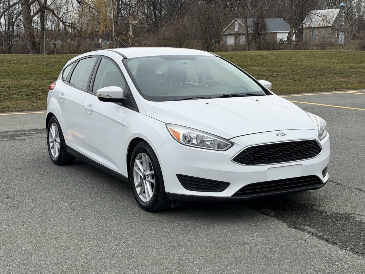 Used 2016 Ford Focus SE FWD image 2