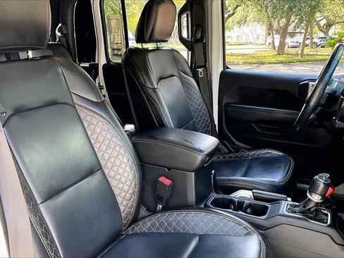 Used 2021 Jeep Gladiator Overland AWD/4WD image 29