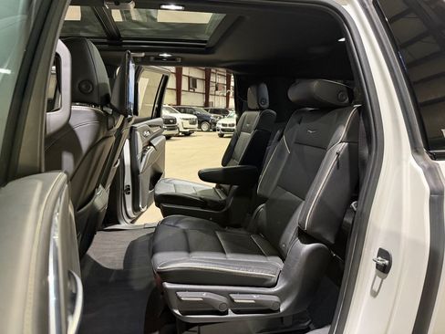 Used 2021 Cadillac Escalade ESV Sport w/ Driver Assist Tech Package AWD/4WD image 18