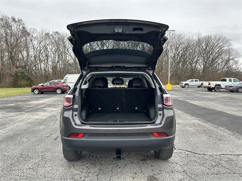 Used 2019 Jeep Compass Latitude w/ Cold Weather Group image 17