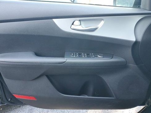 Used 2023 Kia Forte LXS image 12