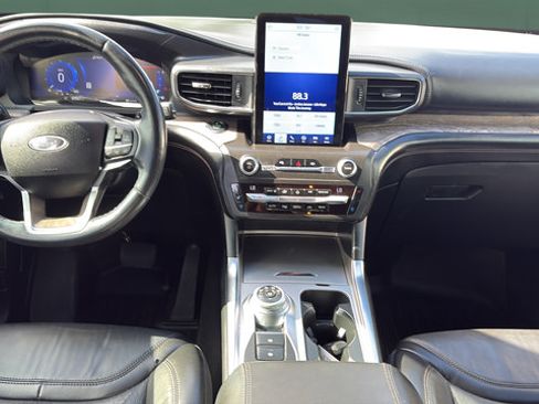 Used 2020 Ford Explorer Platinum w/ Premium Technology Package AWD/4WD image 24