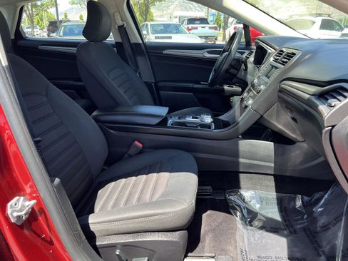 Used 2017 Ford Fusion SE FWD image 17