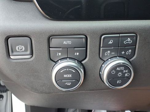 Used 2025 GMC Sierra 1500 SLT AWD/4WD image 18