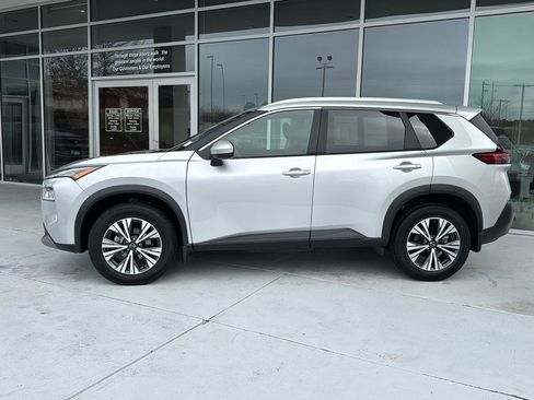 Used 2023 Nissan Rogue SV w/ SV Premium B Package image 3