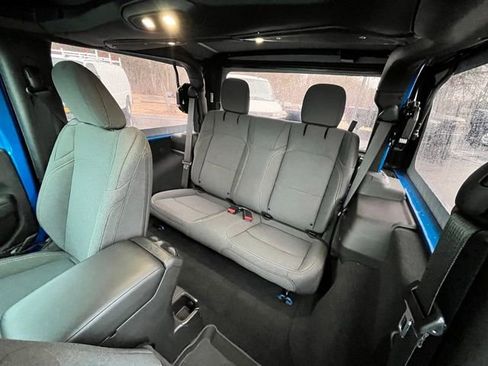 Used 2025 Jeep Wrangler Sport S image 16