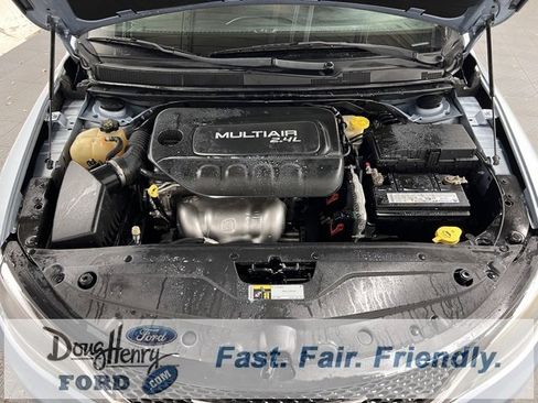 Used 2015 Chrysler 200 Limited image 22