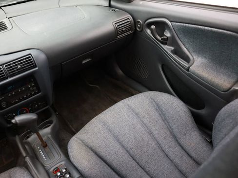 Used 2005 Chevrolet Cavalier Sedan w/ Preferred Equipment Group FWD image 22