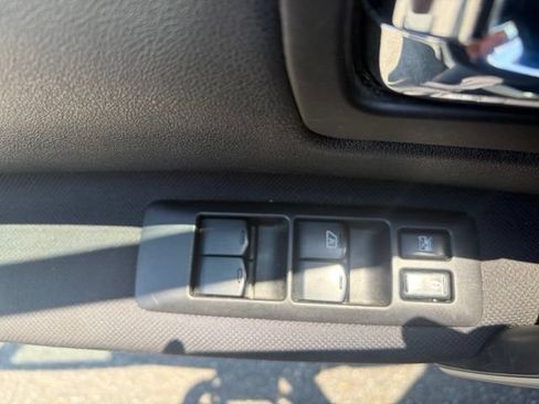 Used 2015 Nissan Rogue S AWD/4WD image 31