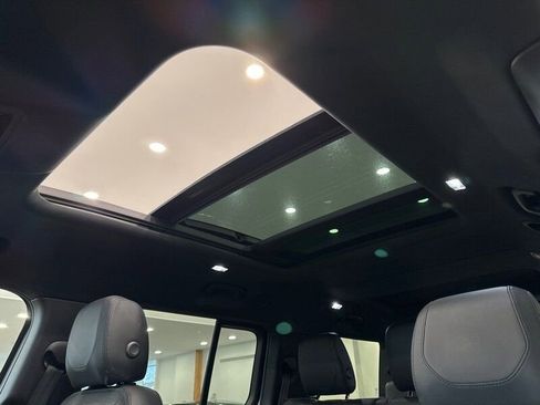 Used 2023 Land Rover Defender 130 X-Dynamic SE image 39