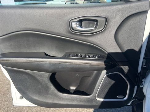 Used 2021 Jeep Compass Limited w/ Sun and Sound Group image 15