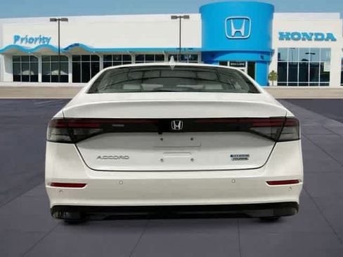 Used 2025 Honda Accord Touring image 4