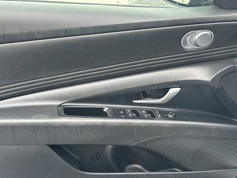 Used 2025 Hyundai Elantra Limited FWD image 14