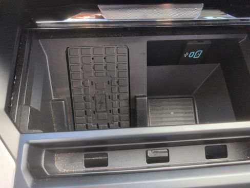 Used 2024 Ford F250 Lariat w/ Tremor Off-Road Package image 25