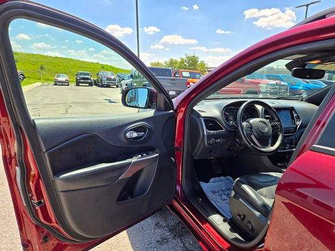 Used 2019 Jeep Cherokee High Altitude AWD/4WD image 14