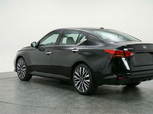 Used 2025 Nissan Altima 2.5 SV FWD image 5