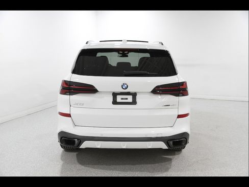 Used 2024 BMW X5 xDrive40i w/ M Sport Package image 18