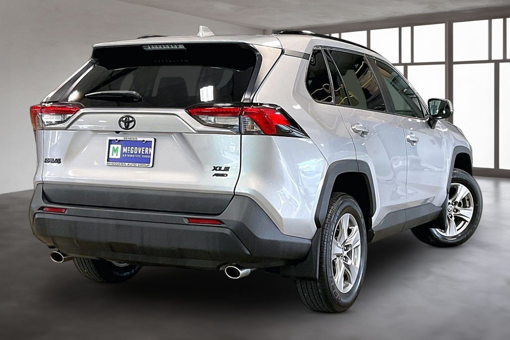 Used 2022 Toyota RAV4 XLE AWD/4WD image 7
