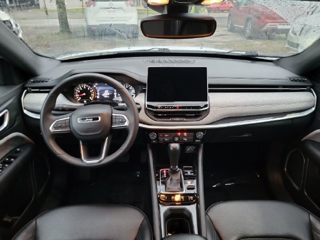 Used 2024 Jeep Compass Latitude AWD/4WD image 12