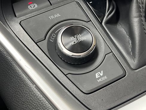 Used 2025 Toyota RAV4 XLE Premium AWD/4WD image 36