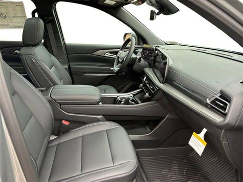 New 2026 Chevrolet Traverse LT w/ Sun and Wheel Package image 13