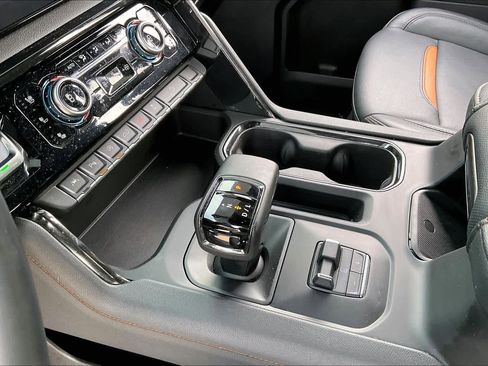 Certified 2025 GMC Sierra 1500 AT4 w/ AT4 Premium Package AWD/4WD image 15