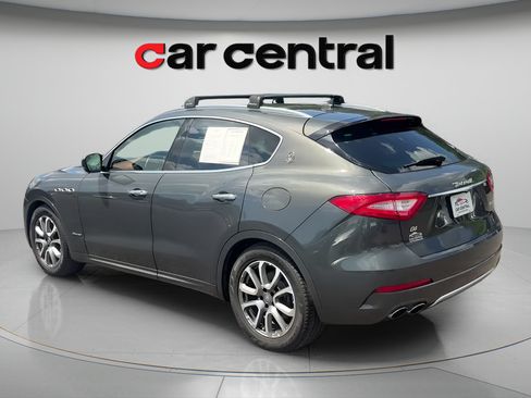 Used 2018 Maserati Levante GranLusso AWD/4WD image 7