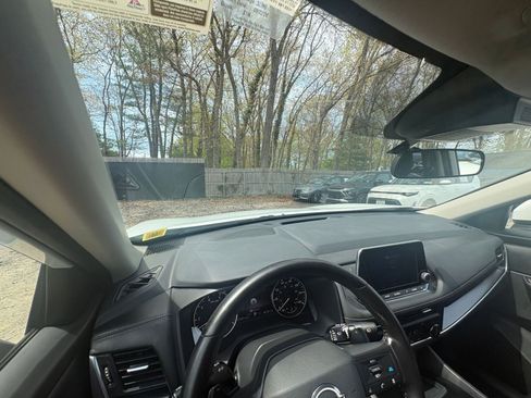 Used 2025 Nissan Rogue SV AWD/4WD image 32