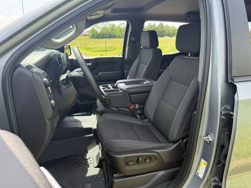 Used 2024 Chevrolet Silverado 1500 Custom Trail Boss w/ LPO, Dark Essentials Package AWD/4WD image 8