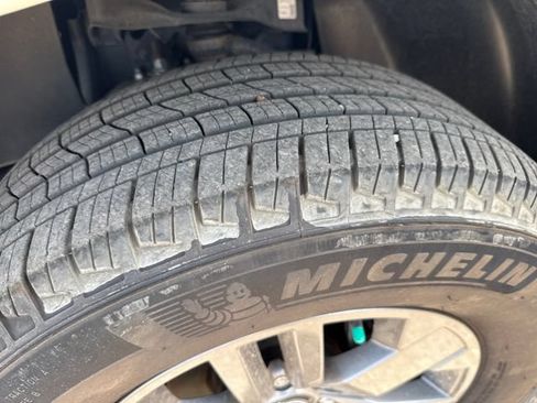 Used 2025 Nissan Frontier SV RWD image 23
