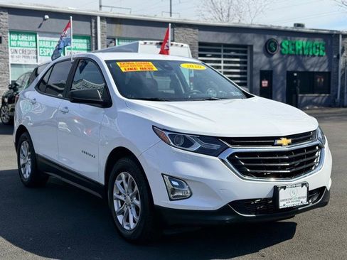 Used 2020 Chevrolet Equinox LS w/ LS Convenience Package image 3