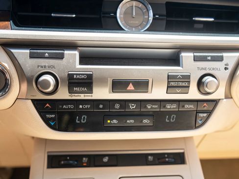 Used 2014 Lexus ES 350 w/ Premium Package FWD image 30