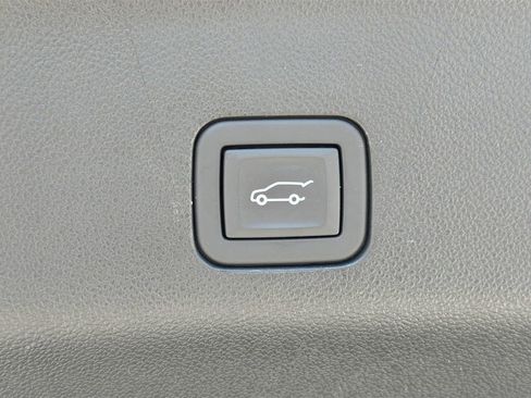 Used 2024 GMC Yukon Denali w/ Denali Reserve Package image 15