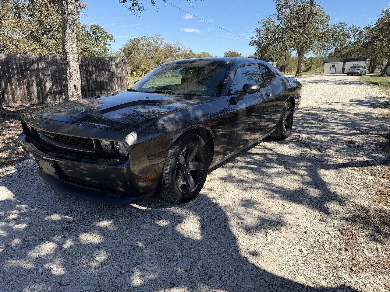 Used 2013 Dodge Challenger SXT RWD image 2
