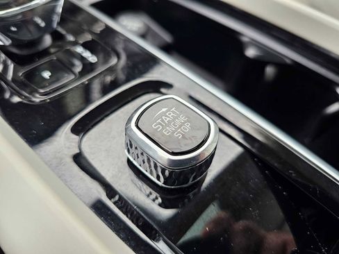 Certified 2023 Volvo XC60 B6 Ultimate w/ Protection Package Premier image 39