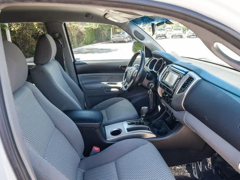 Used 2015 Toyota Tacoma PreRunner w/ SR5 Package RWD image 15