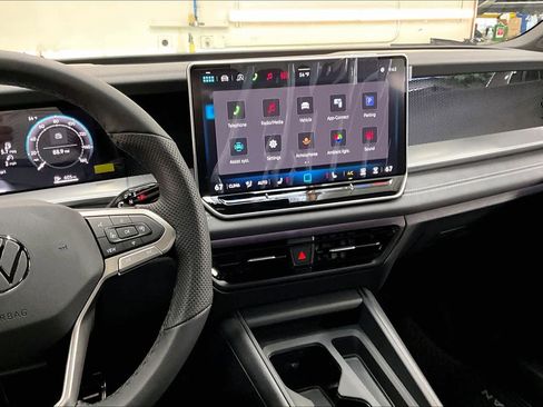 New 2026 Volkswagen Tiguan SE R-Line image 9