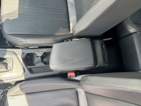 Used 2022 Volkswagen Tiguan SE FWD image 33
