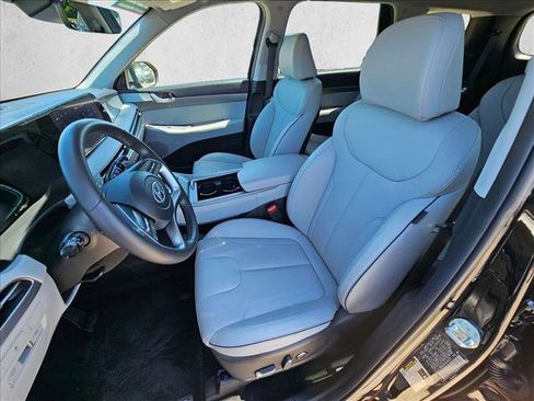 Used 2025 Hyundai Palisade SEL FWD image 16