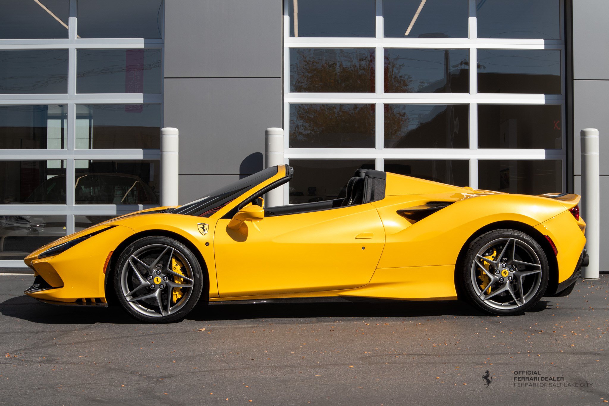 Used 2021 Ferrari F8 Tributo RWD image 2